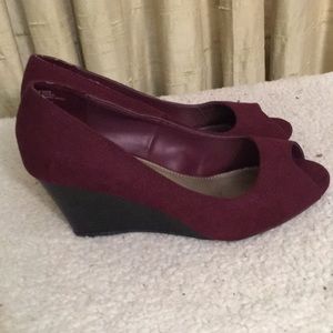 Cato Burgundy Open Toe Faux Suede Wedges Sz 8